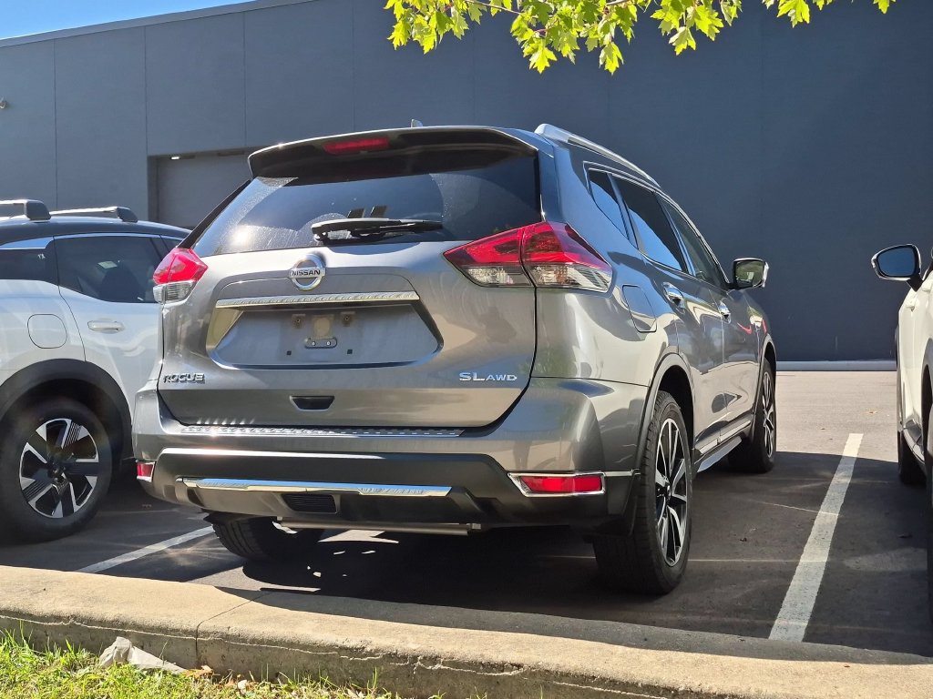 Used 2018 Nissan Rogue SL w/ Premium Package AWD/4WD image 2