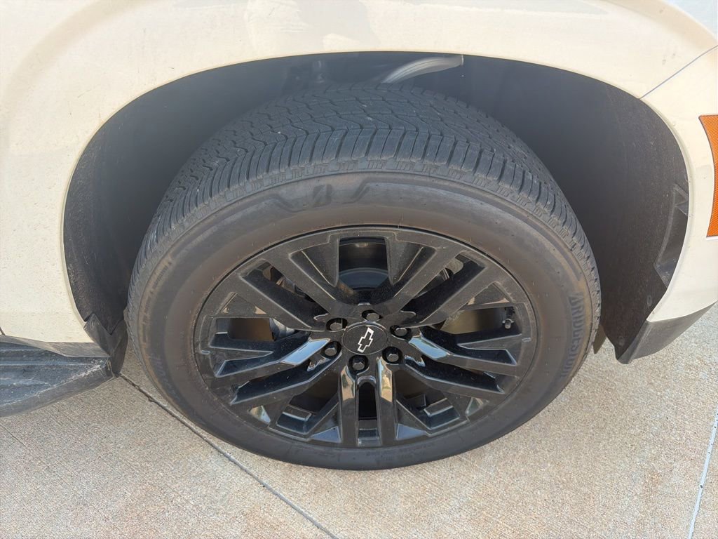 Used 2025 Chevrolet Tahoe Premier AWD/4WD image 16