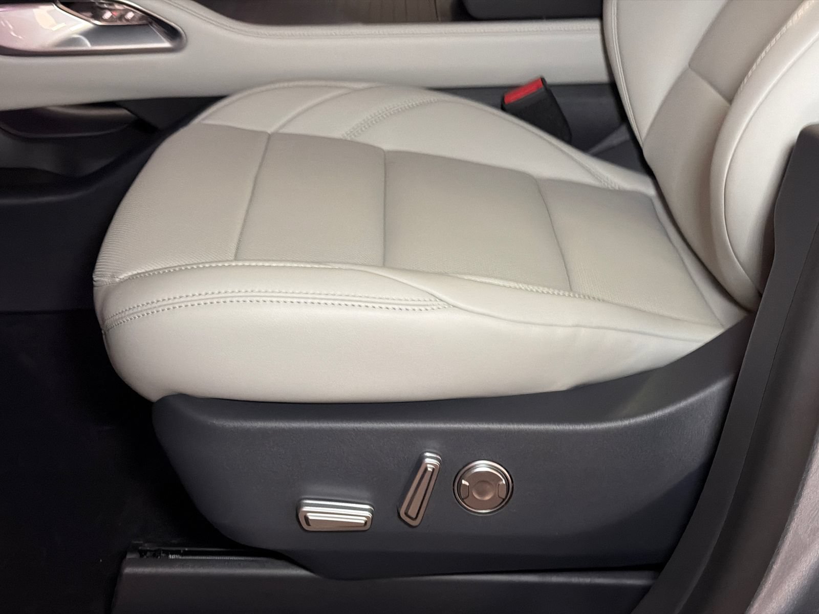 New 2026 Lincoln Nautilus Premier w/ Equipment Group 102A AWD/4WD image 16
