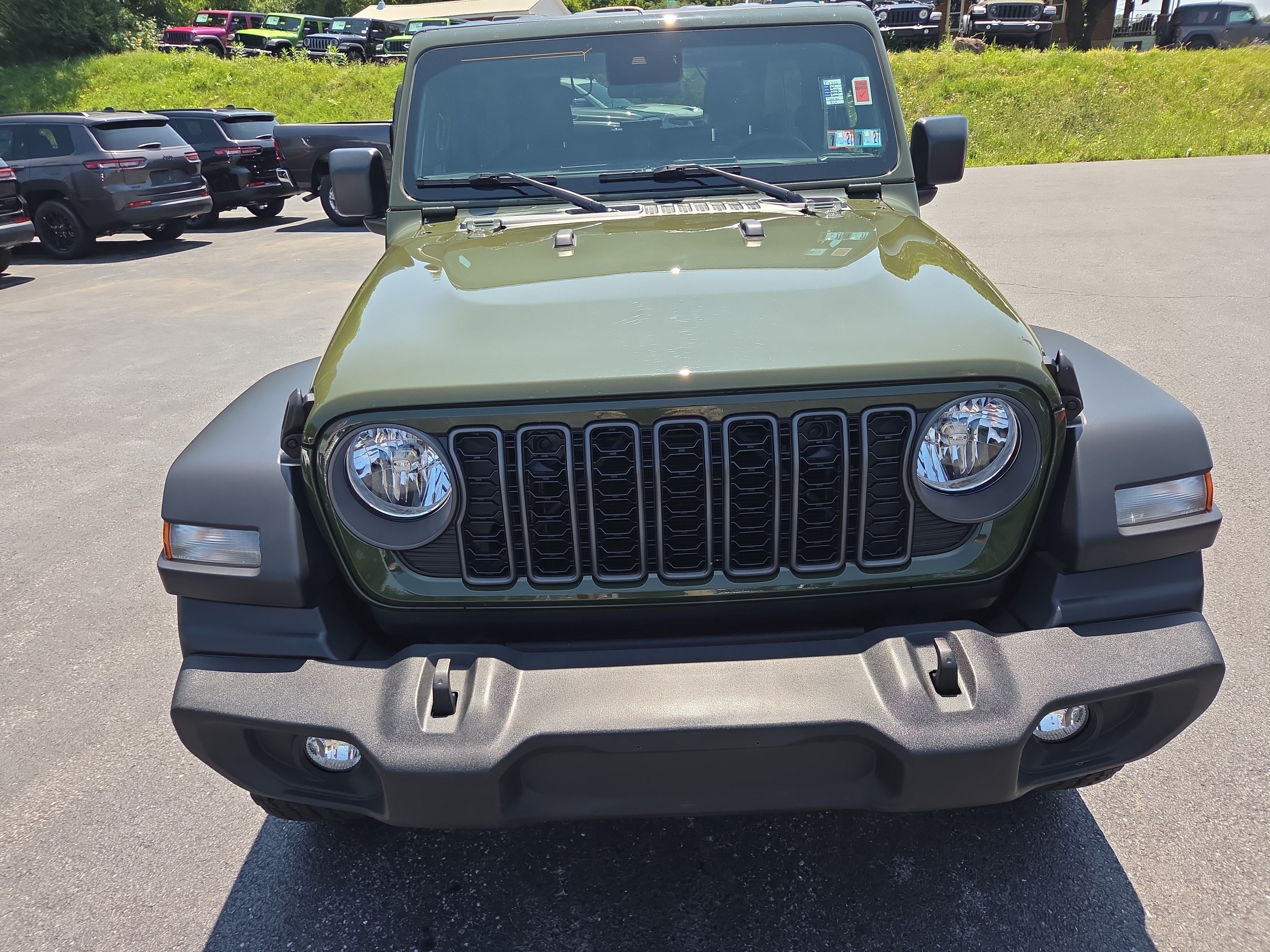 Used 2024 Jeep Wrangler Sport AWD/4WD image 9