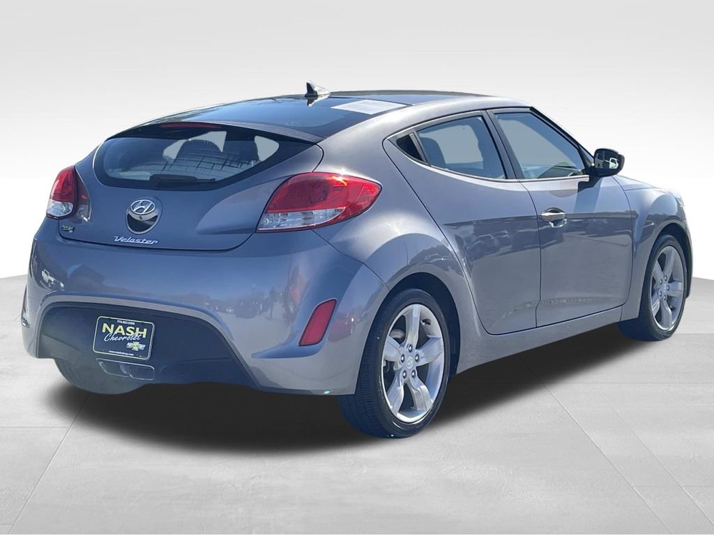 Used 2014 Hyundai Veloster image 3