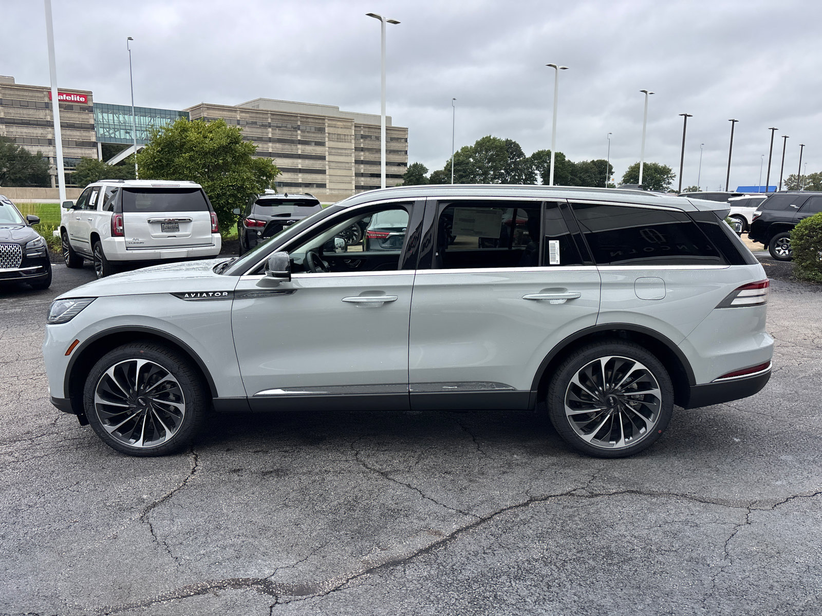 New 2027 Lincoln Aviator Reserve AWD/4WD image 4