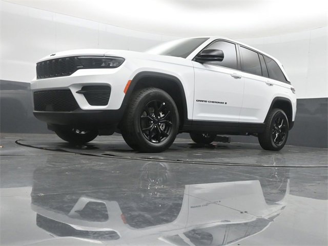 New 2025 Jeep Grand Cherokee Altitude image 34