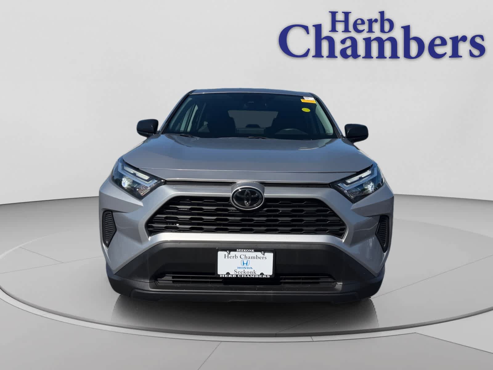 Used 2024 Toyota RAV4 LE AWD/4WD image 2