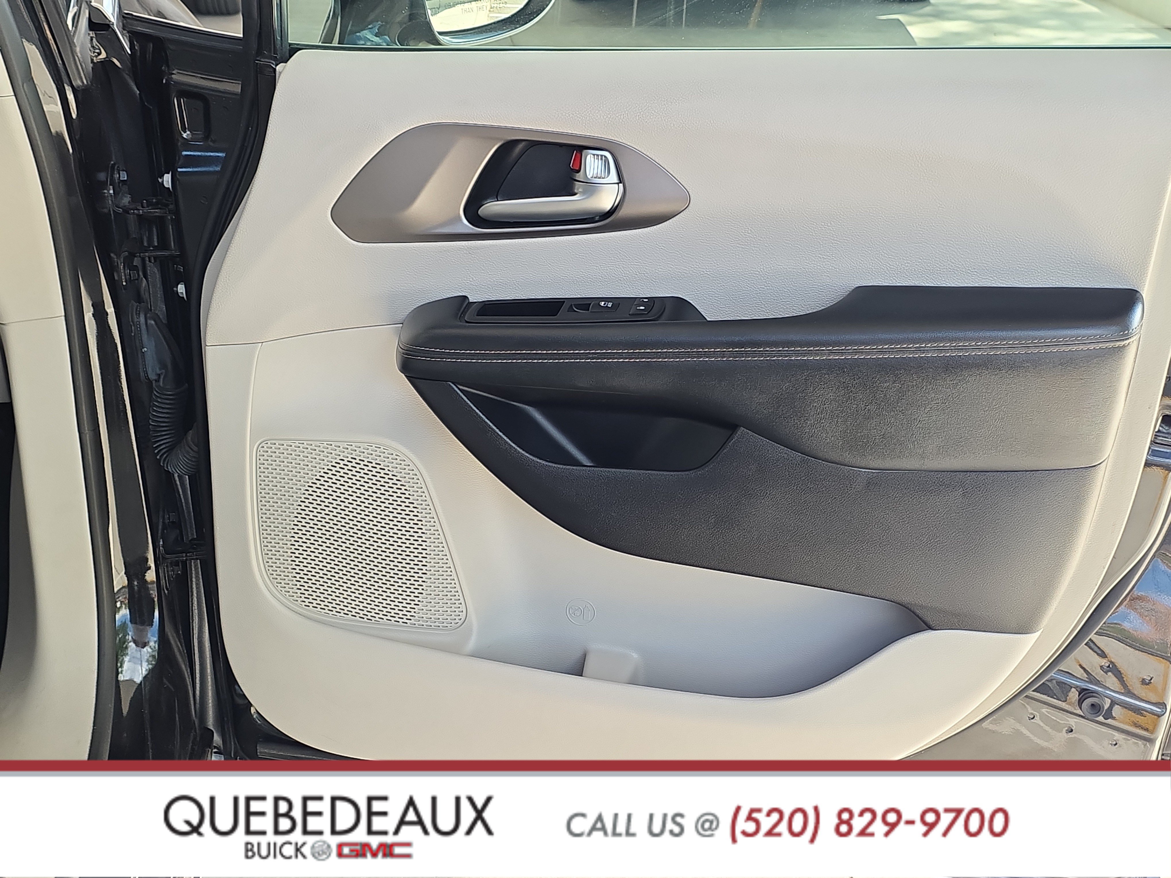 Used 2021 Chrysler Pacifica Touring-L FWD image 26