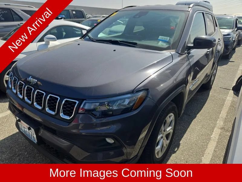 Used 2024 Jeep Compass Latitude AWD/4WD image 5