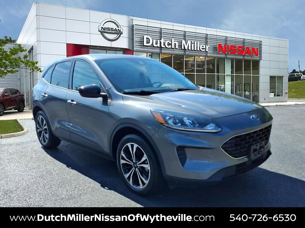 Used 2022 Ford Escape SE w/ SE Sport Appearance Package