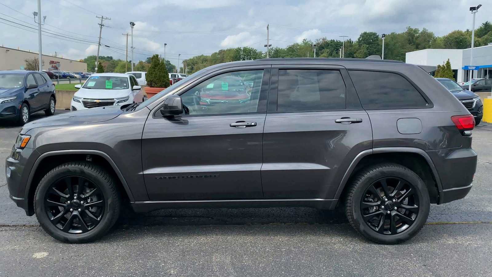 Used 2019 Jeep Grand Cherokee Altitude AWD/4WD image 5