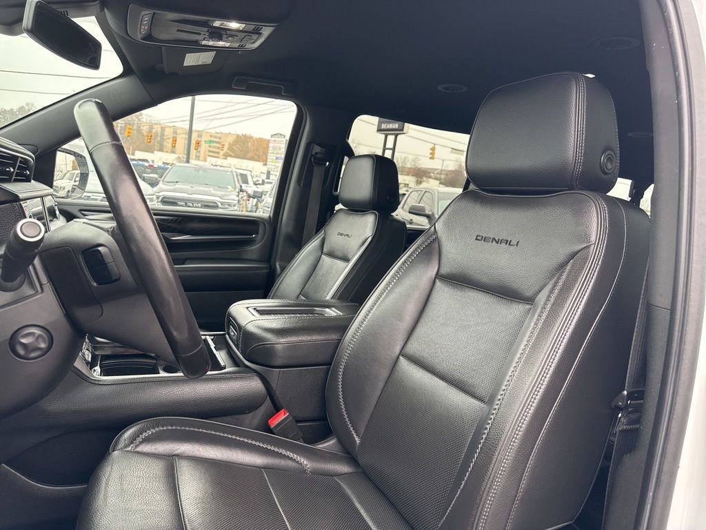 Used 2022 GMC Yukon XL Denali image 15