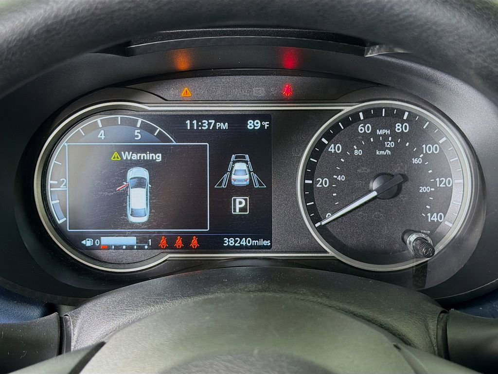 Used 2025 Nissan Versa SV FWD image 15
