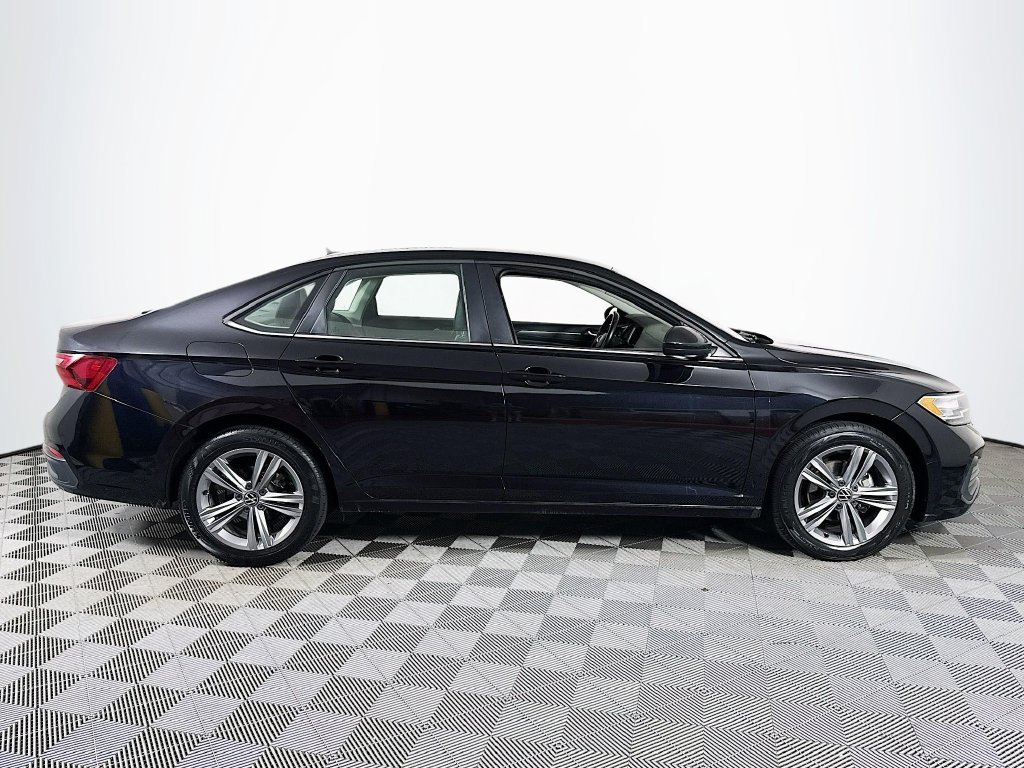 Used 2024 Volkswagen Jetta SE FWD image 8
