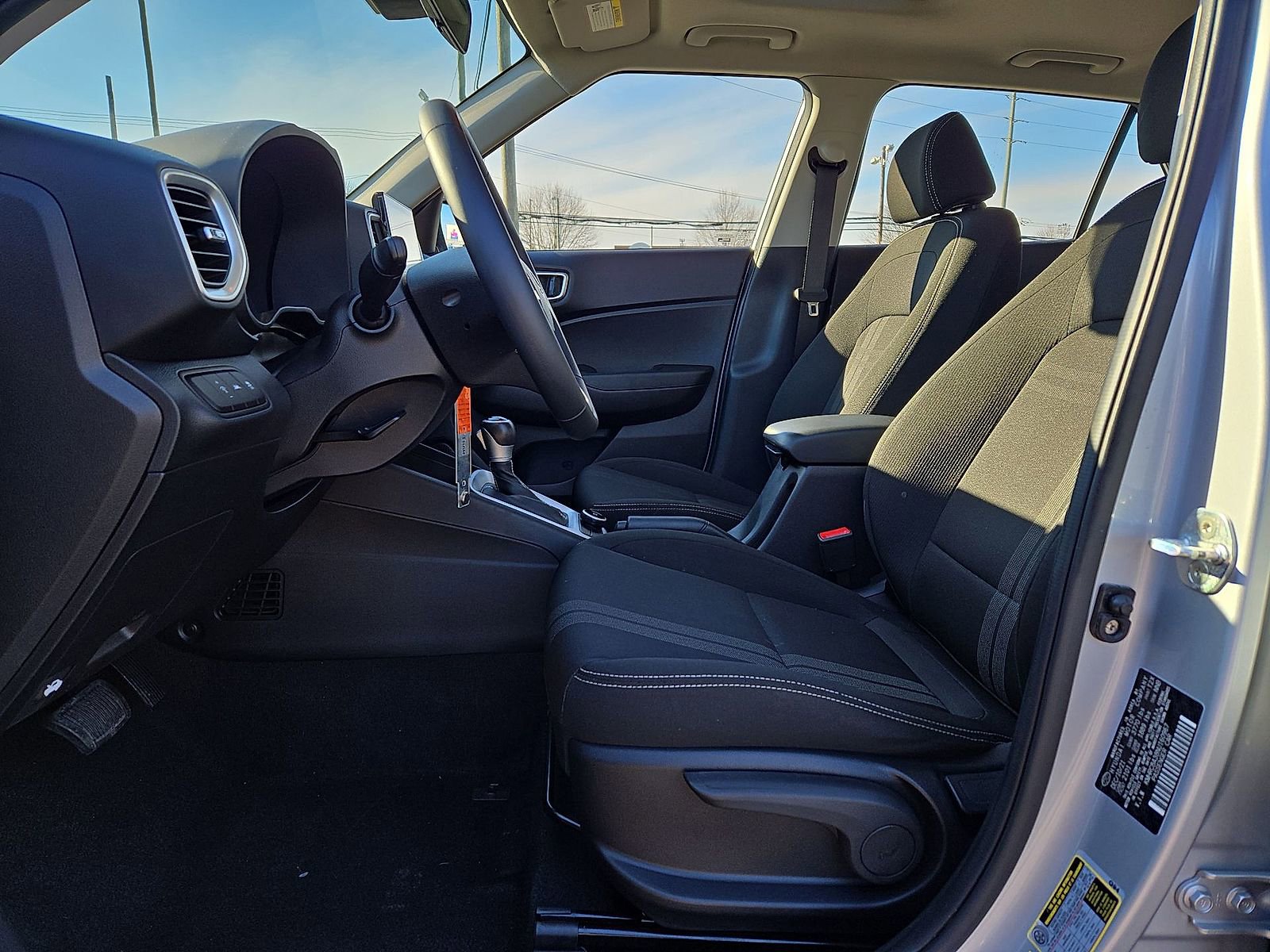 Certified 2022 Hyundai Venue SEL image 17