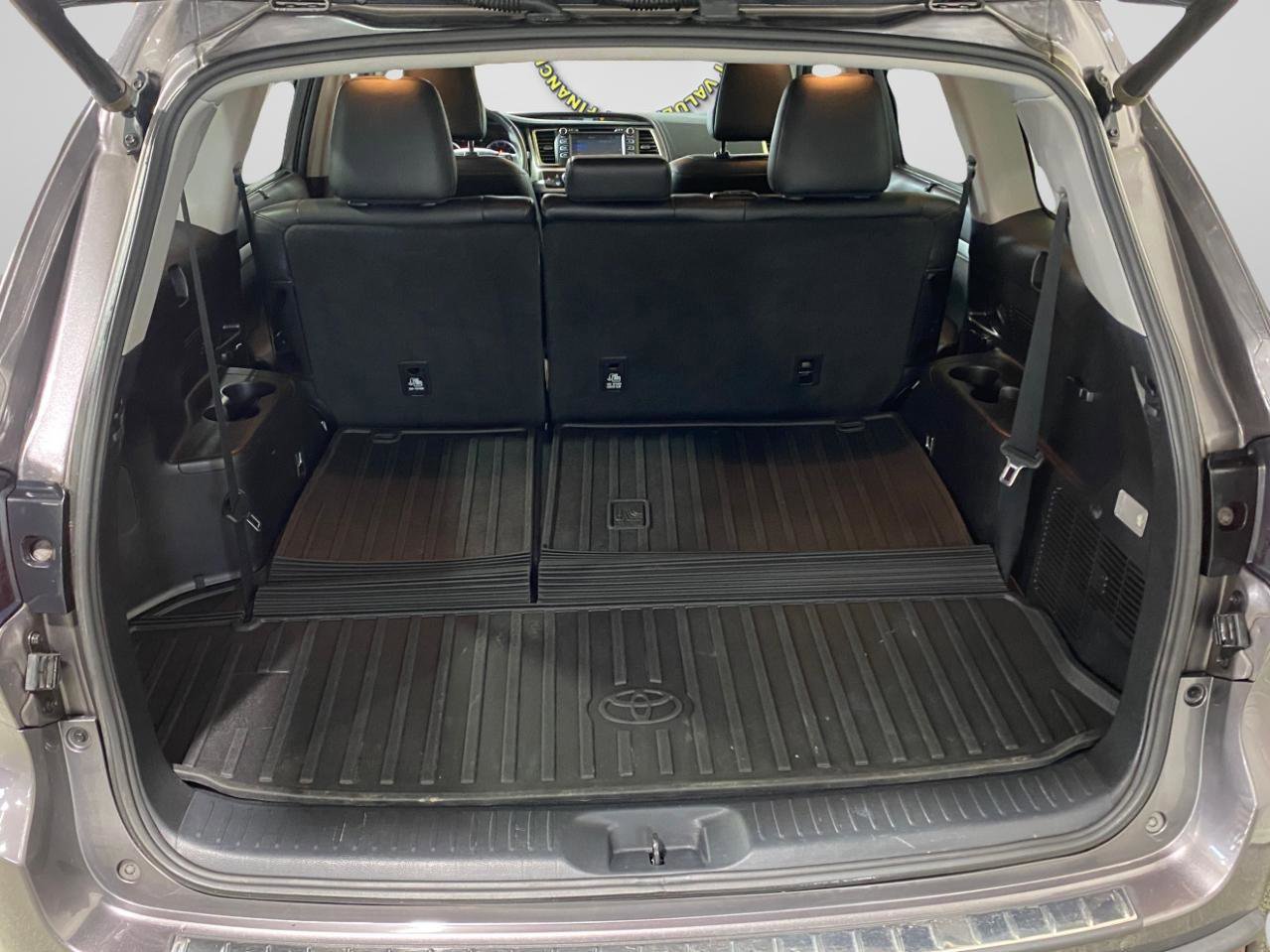 Used 2019 Toyota Highlander XLE AWD/4WD image 11