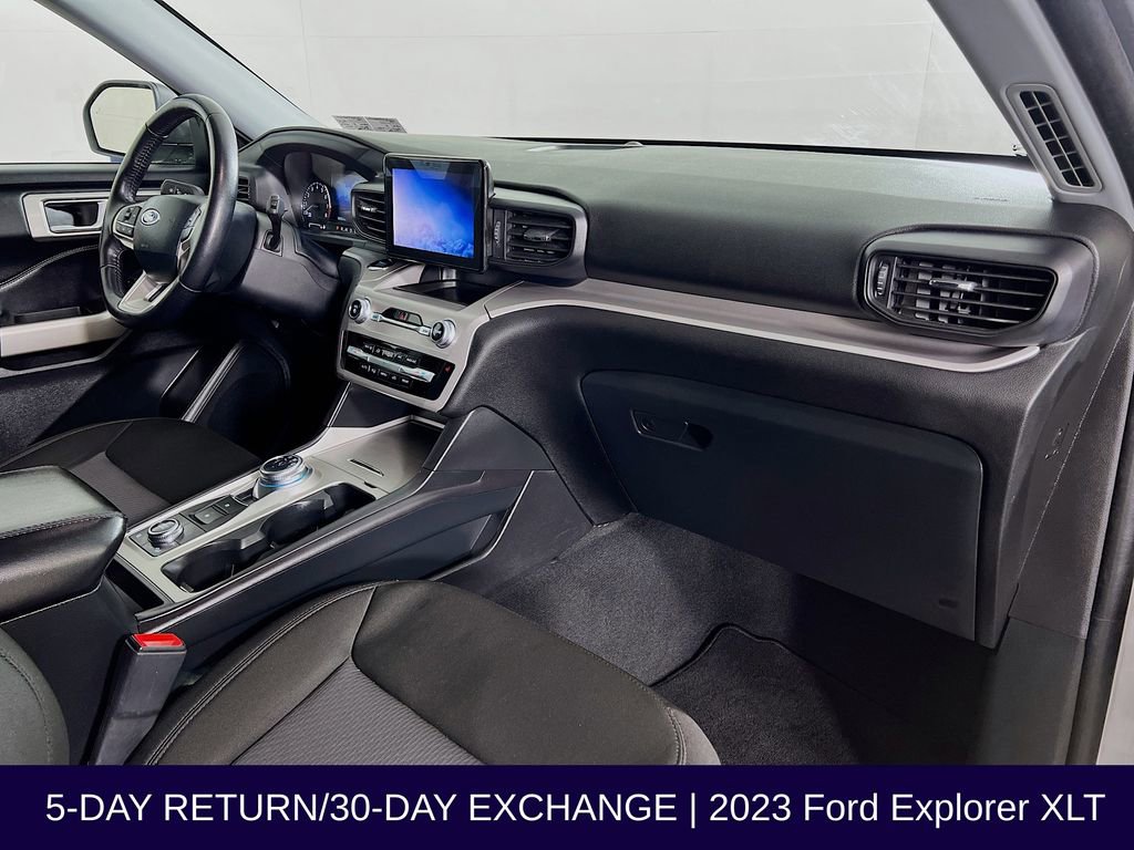 Used 2023 Ford Explorer XLT image 34