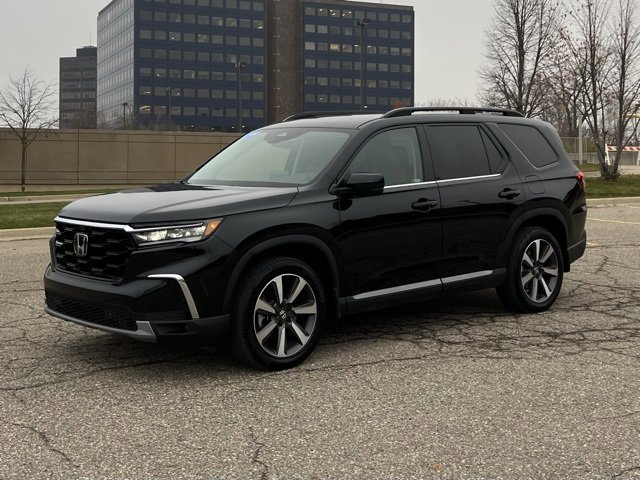Certified 2025 Honda Pilot Elite image 2