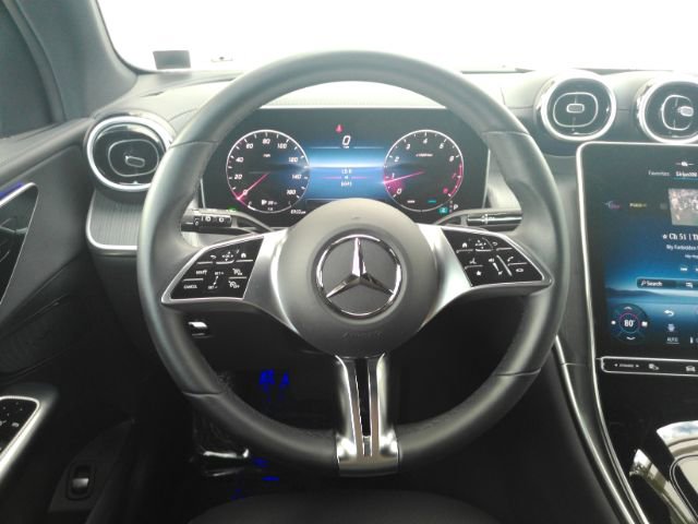 Used 2024 Mercedes-Benz GLC 300 image 32