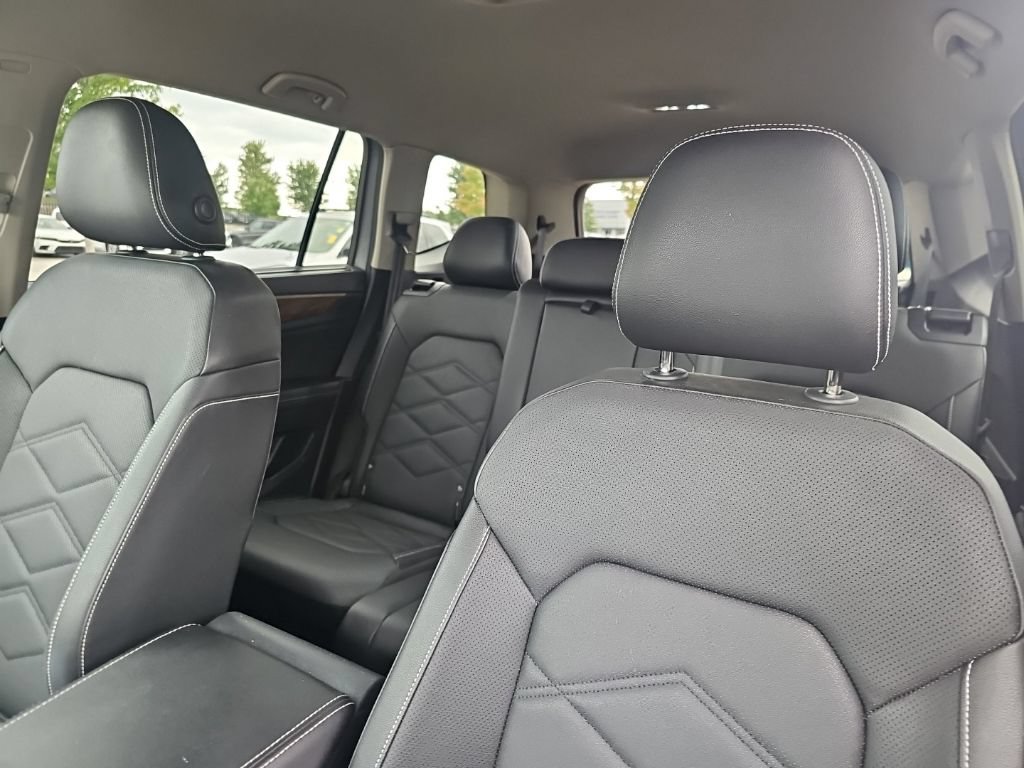Used 2025 Volkswagen Atlas SE AWD/4WD image 9