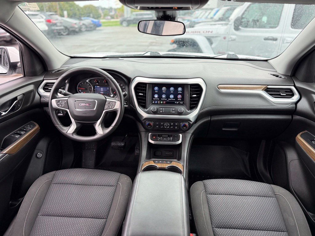 Used 2022 GMC Acadia SLE w/ Driver Convenience Package FWD image 2