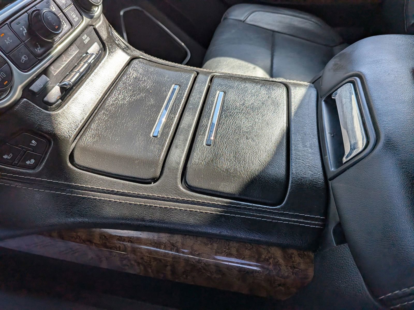 Used 2020 Chevrolet Suburban Premier image 63