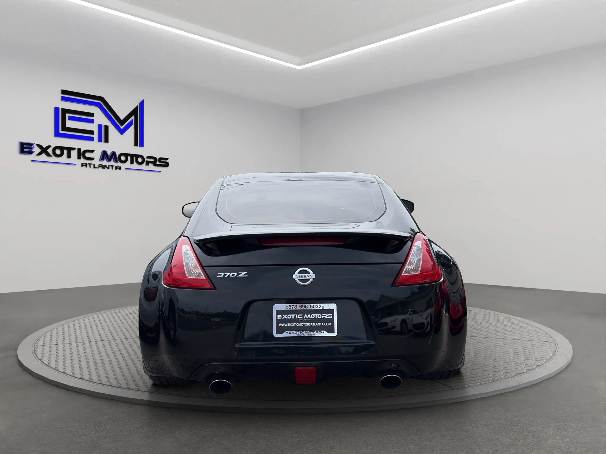 Used 2017 Nissan 370Z Coupe RWD image 4