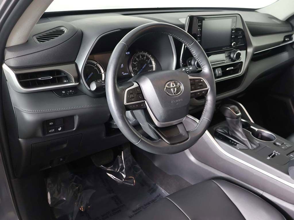 Used 2022 Toyota Highlander XLE image 28