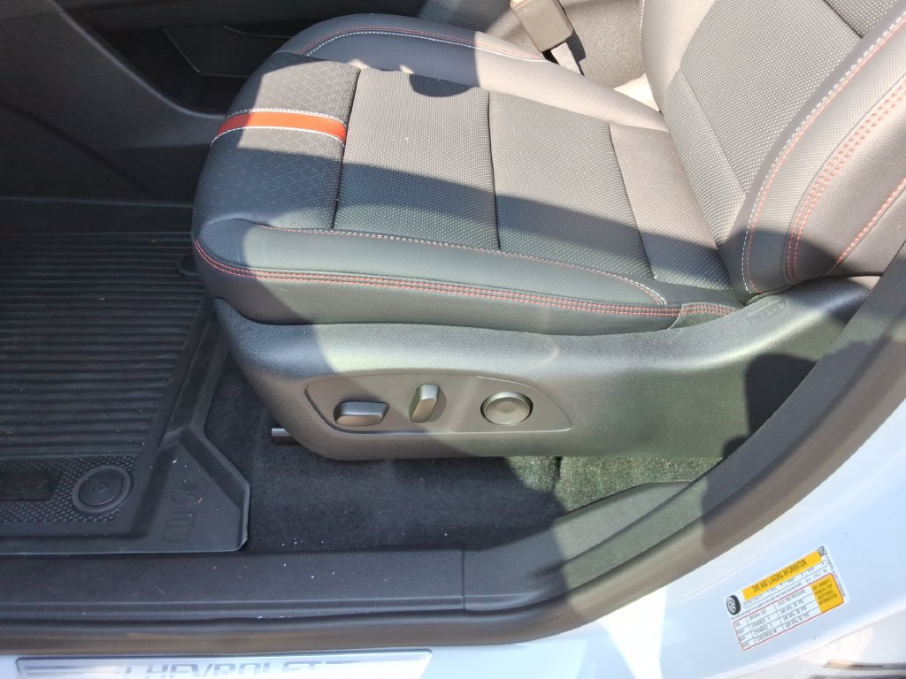 Certified 2026 Chevrolet Traverse RS FWD image 24