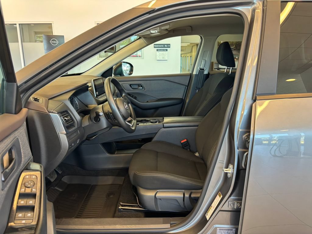 Used 2023 Nissan Rogue S AWD/4WD image 15