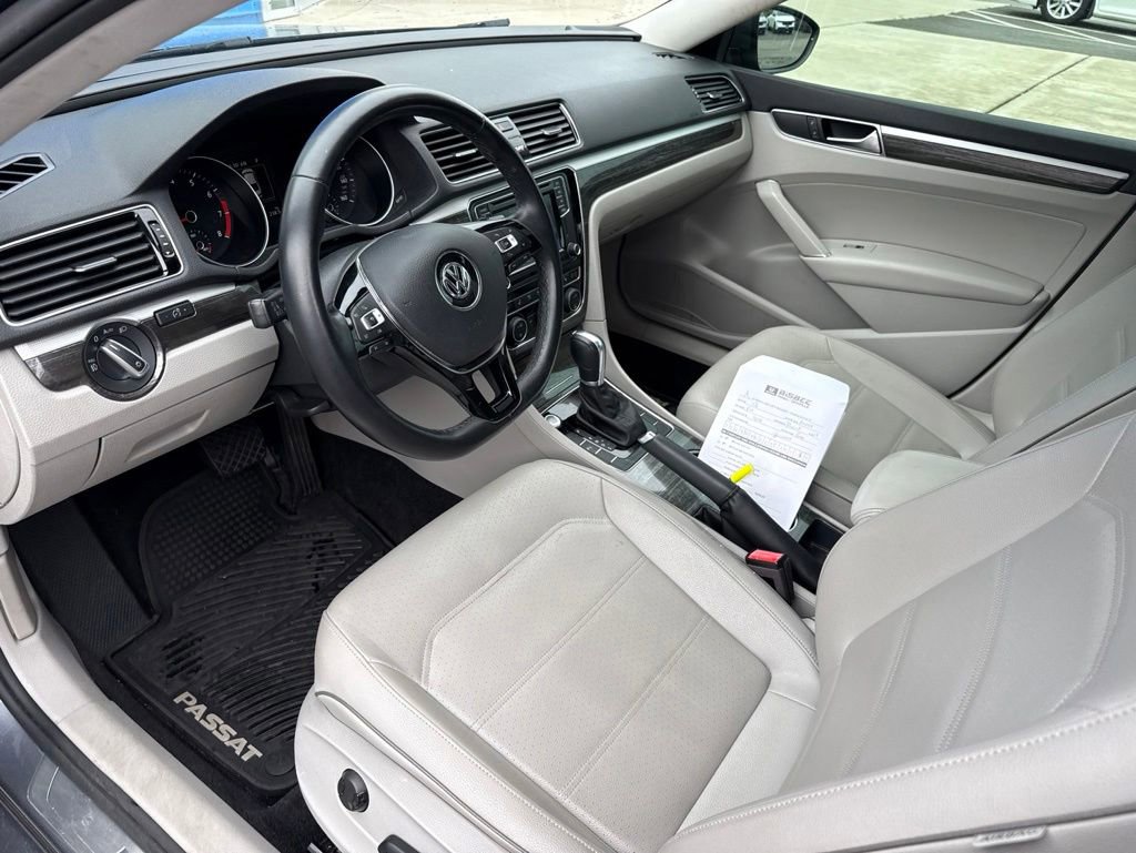 Used 2018 Volkswagen Passat 2.0T SE FWD image 12