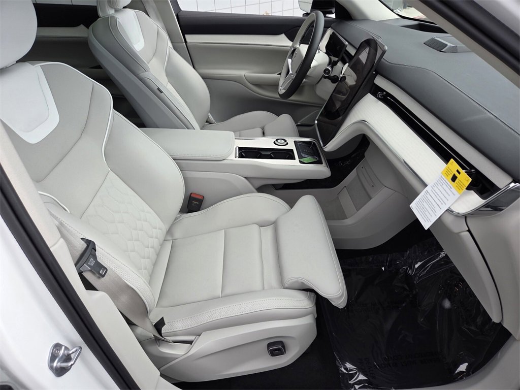 New 2025 Volvo EX90 Ultra w/ Protection Package Premier image 19