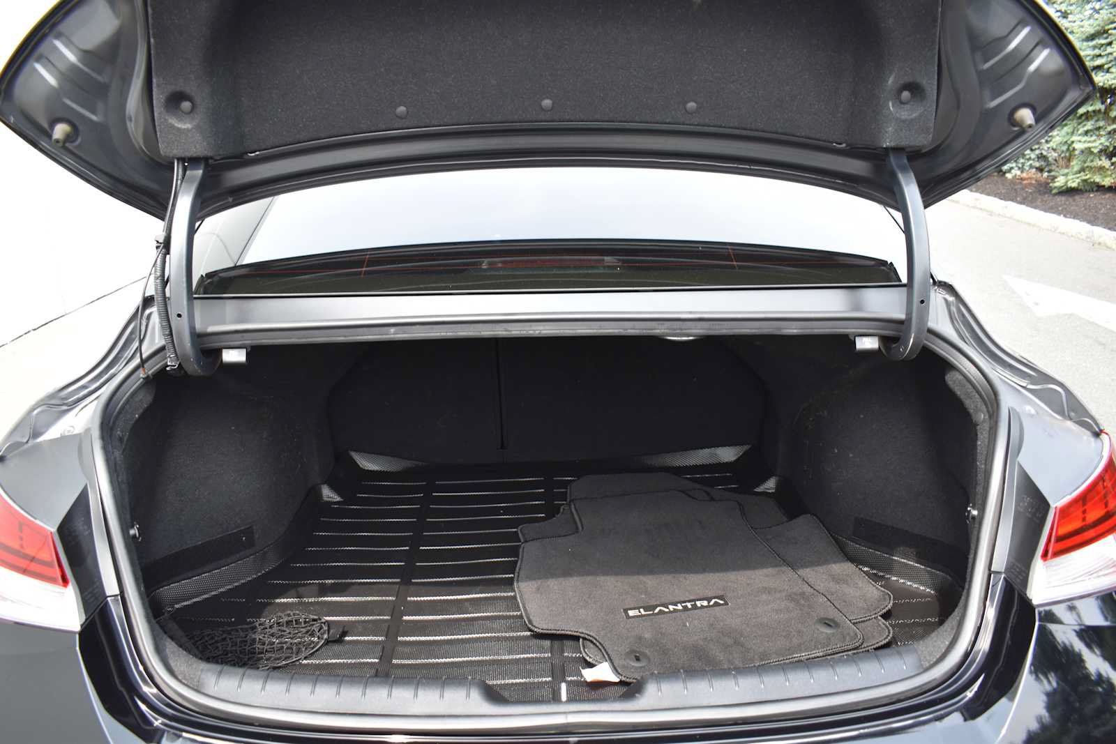 Used 2024 Hyundai Elantra Limited FWD image 8