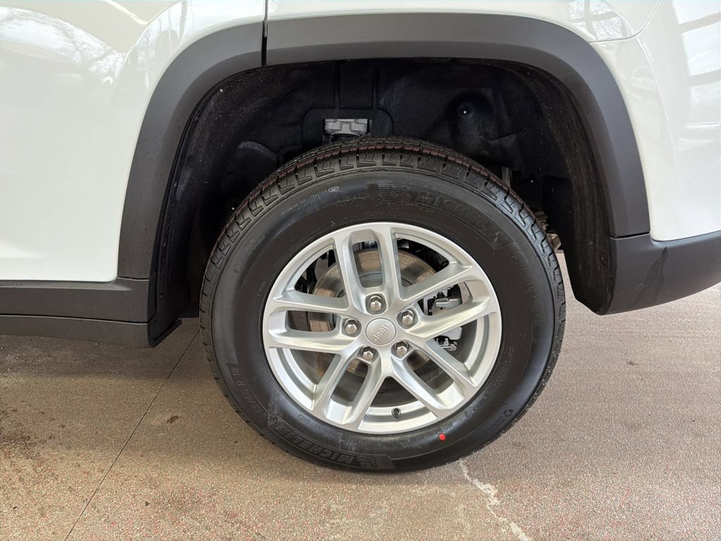 New 2025 Jeep Grand Cherokee Laredo X w/ Luxury Tech Group I AWD/4WD image 22
