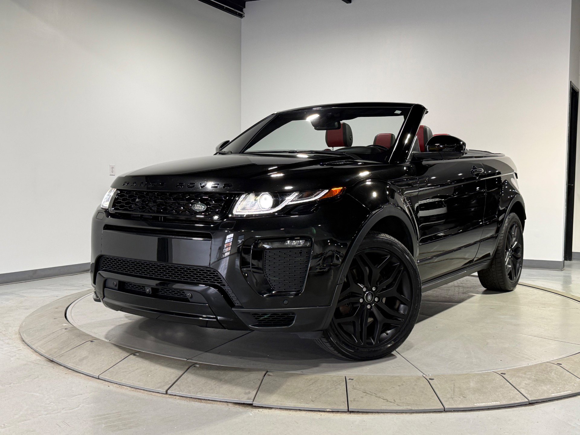 Used 2018 Land Rover Range Rover Evoque HSE Dynamic image 1