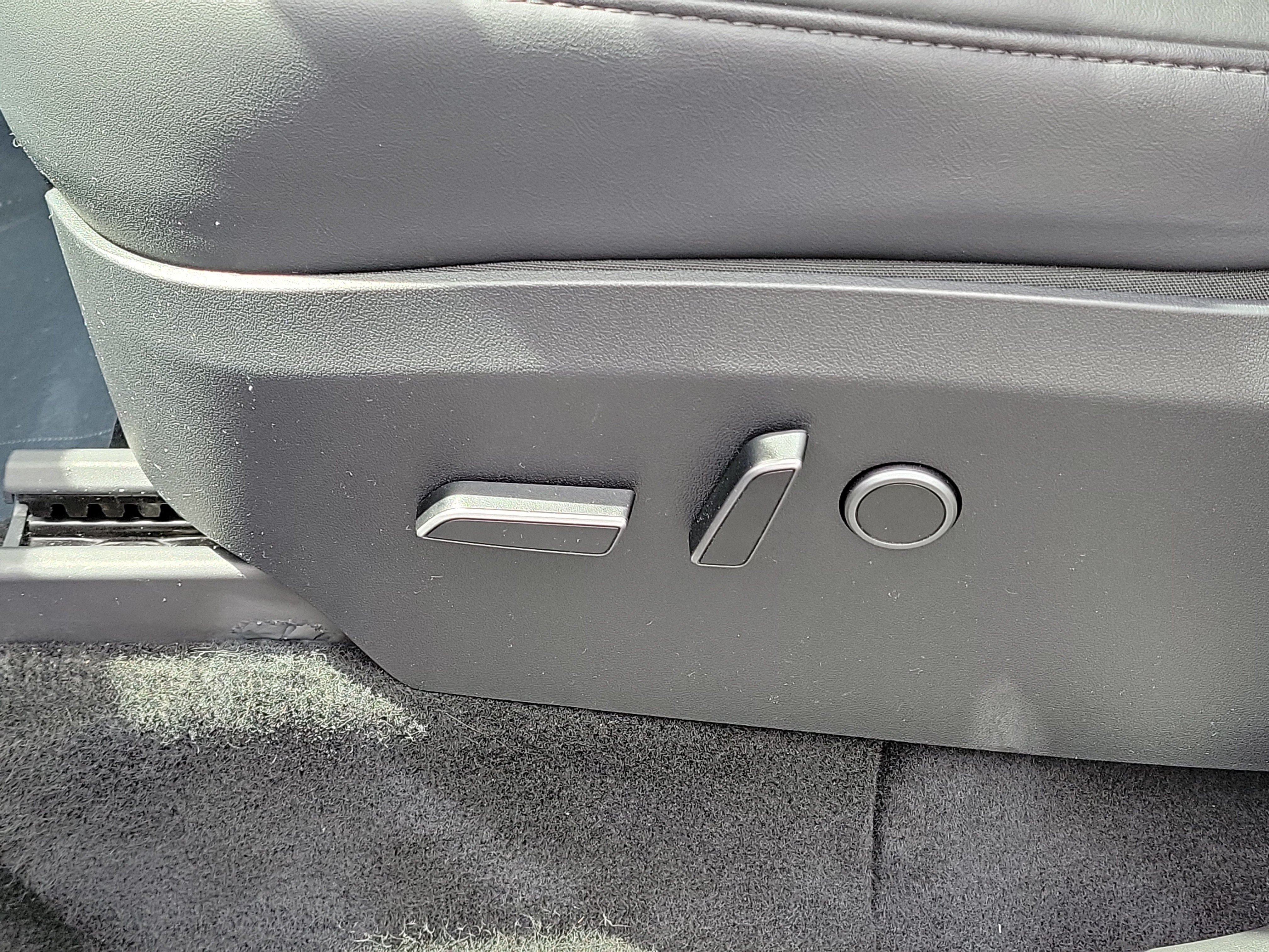 Used 2023 Tesla Model Y Long Range AWD/4WD image 22