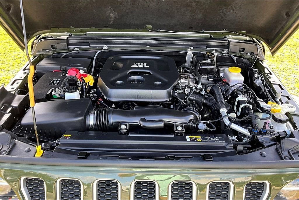 Used 2021 Jeep Wrangler Unlimited Sahara AWD/4WD image 31