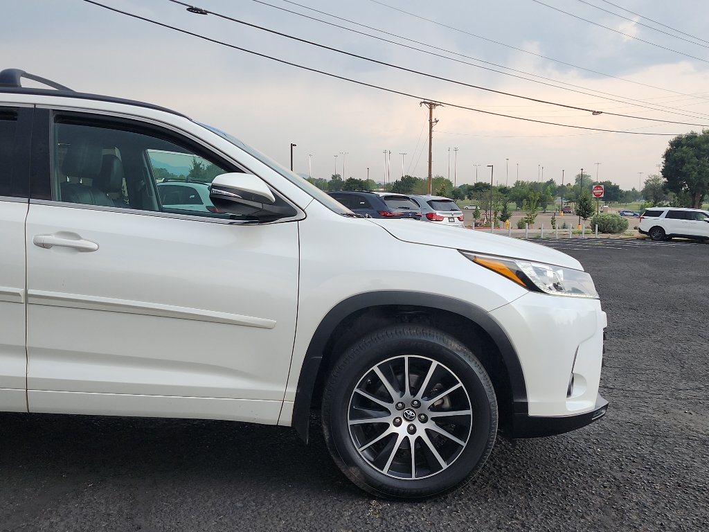 Used 2018 Toyota Highlander SE w/ Protection Package #3 AWD/4WD image 4