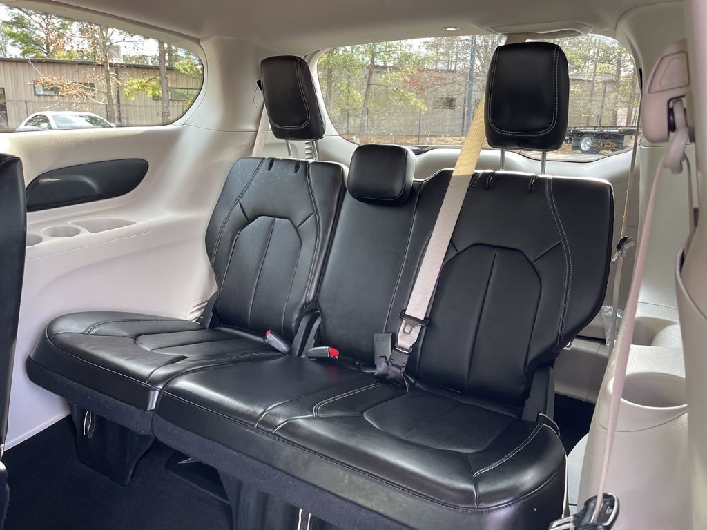 Used 2024 Chrysler Pacifica Touring-L image 22