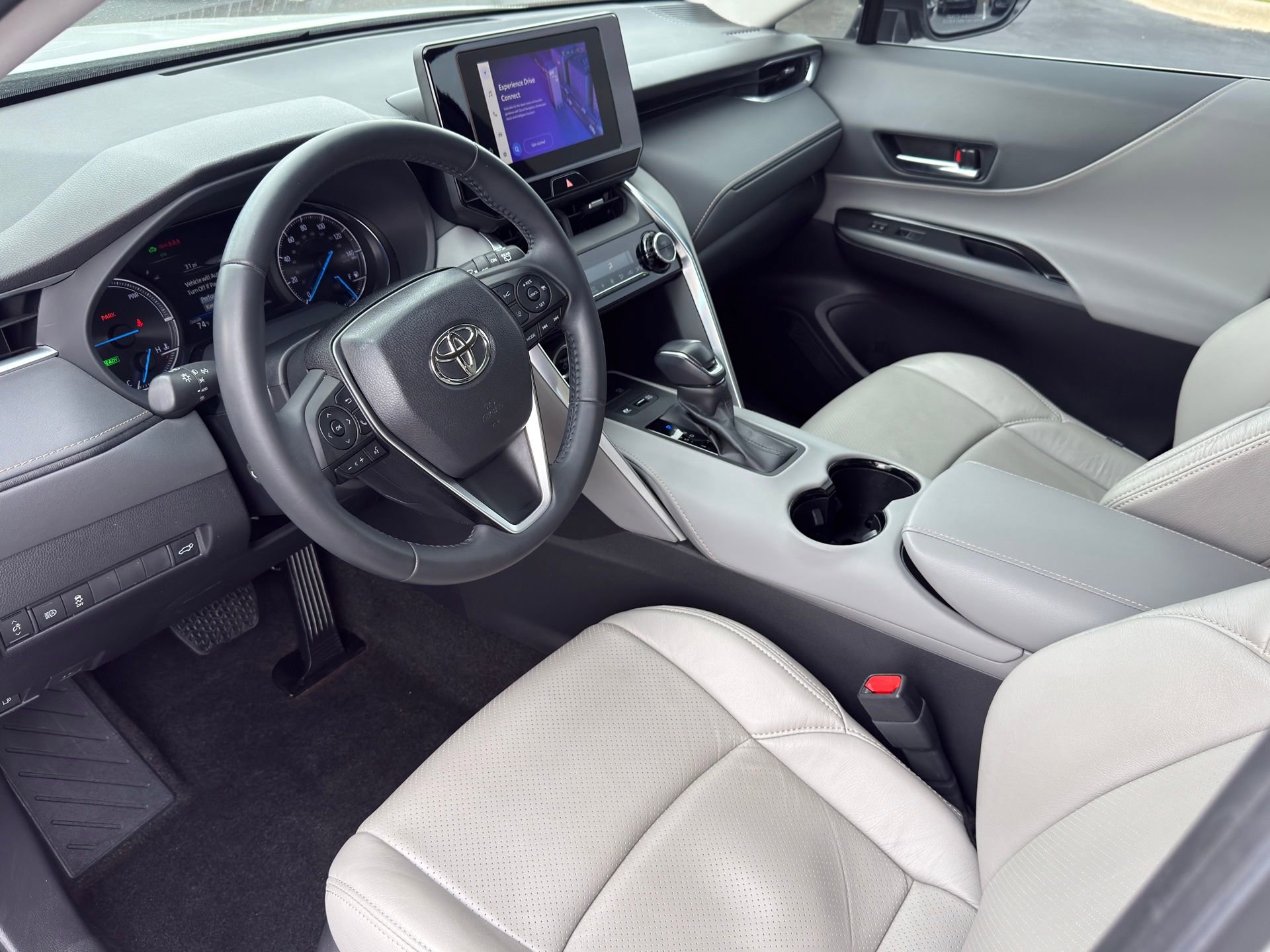 Used 2023 Toyota Venza LE image 10