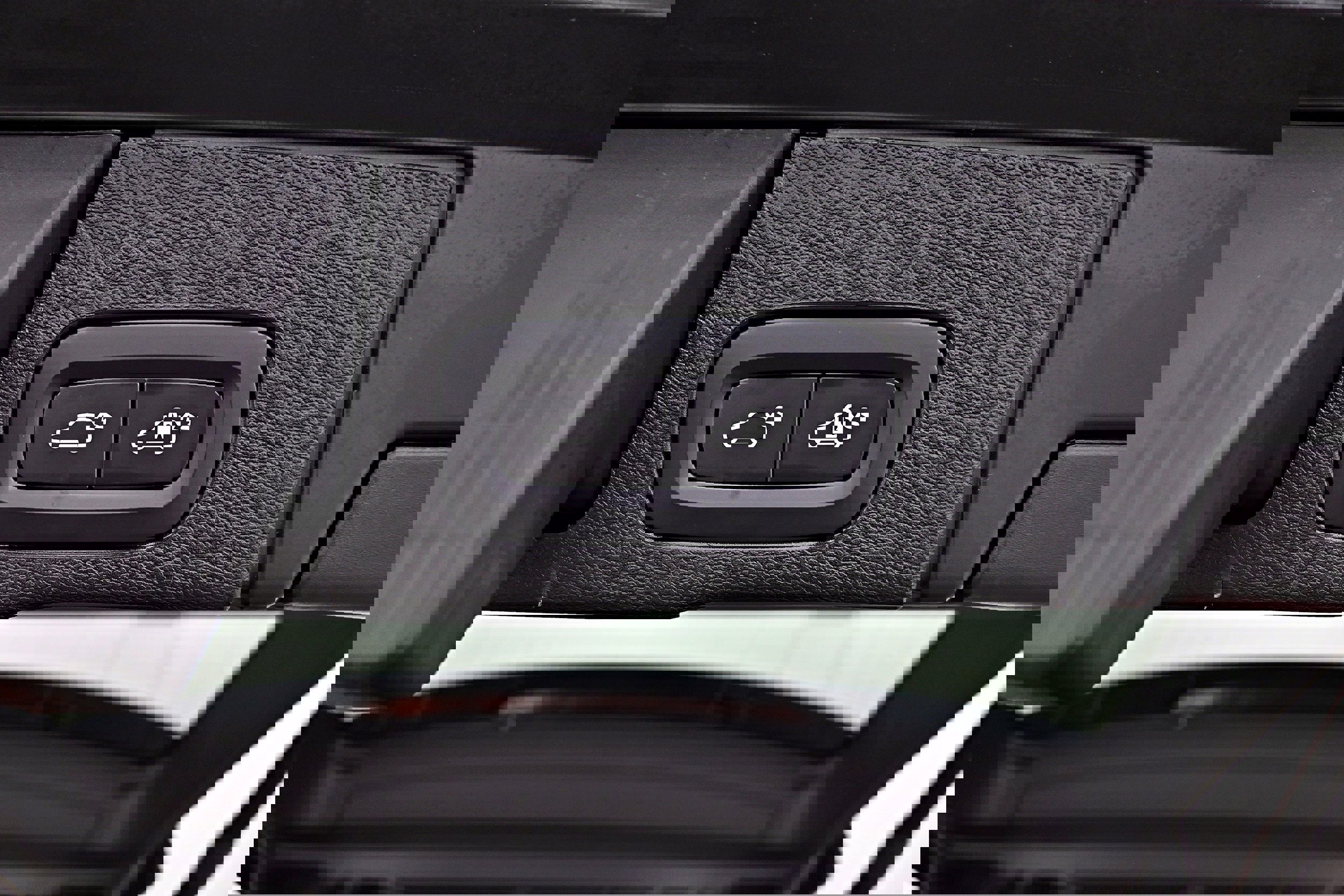 Used 2023 Volvo XC60 B5 Core w/ Climate Package image 32