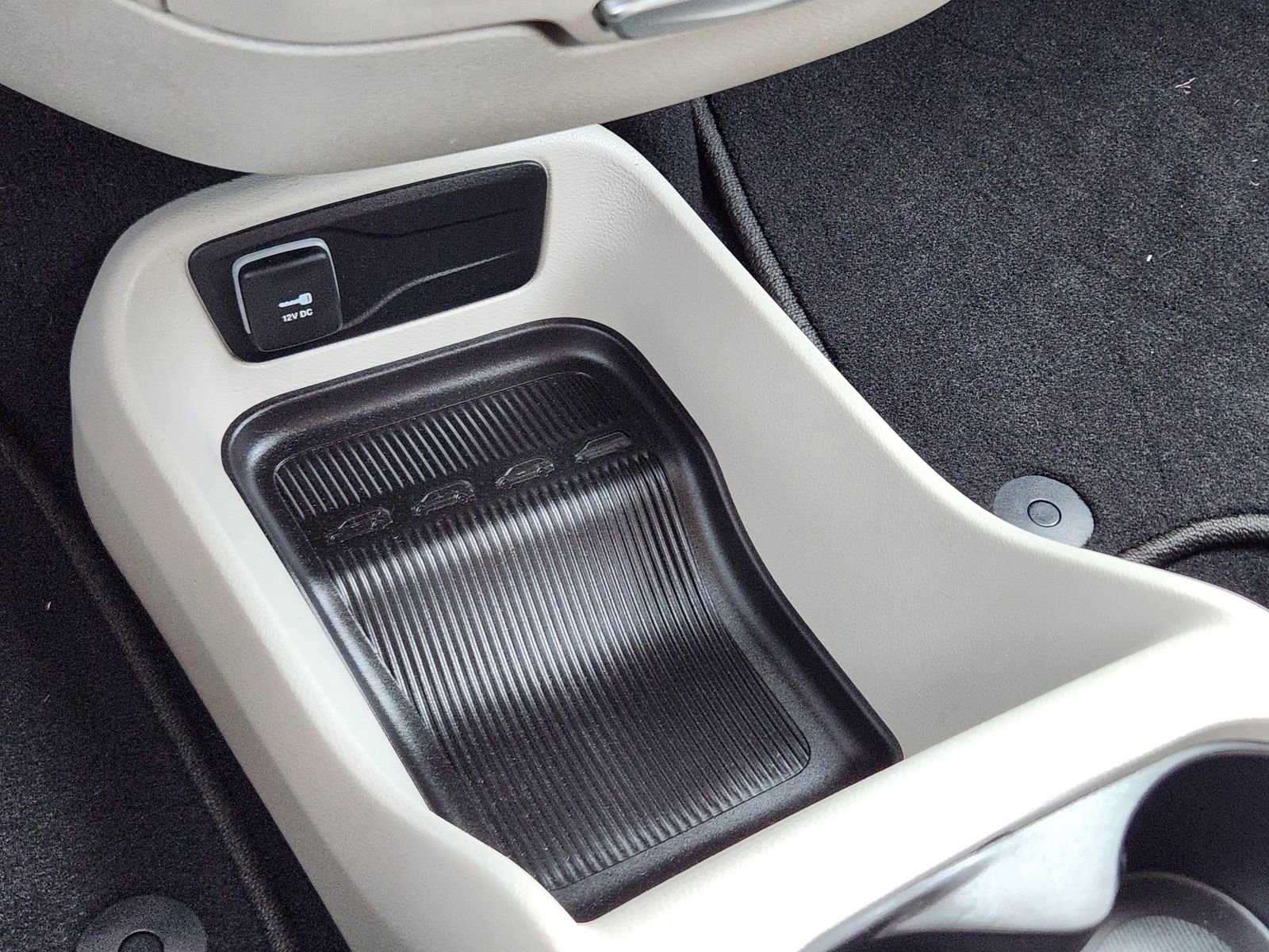 Used 2023 Chrysler Voyager LX image 21
