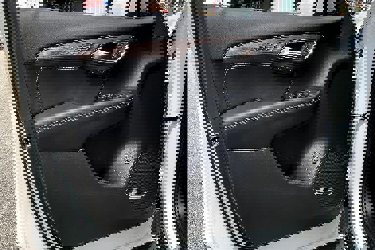 Used 2023 Buick Envision Avenir image 21