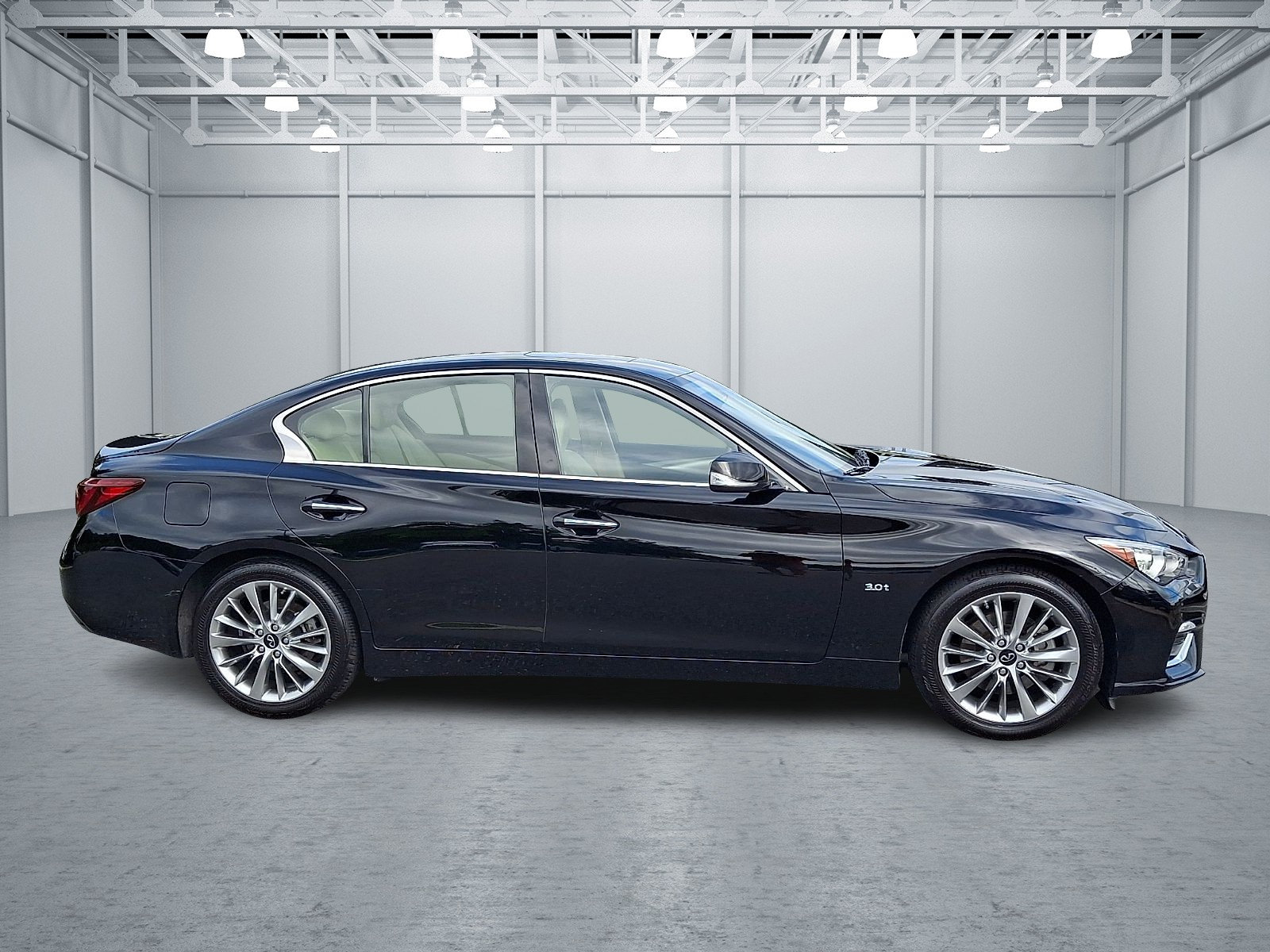 Used 2019 INFINITI Q50 Luxe w/ Essential Package (3.0T Luxe) AWD/4WD image 7