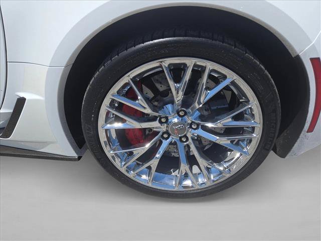 Used 2015 Chevrolet Corvette Z06 w/ 3LZ Preferred Equipment Group RWD image 9