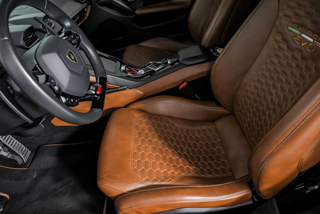 Used 2020 Lamborghini Huracan EVO AWD/4WD image 23