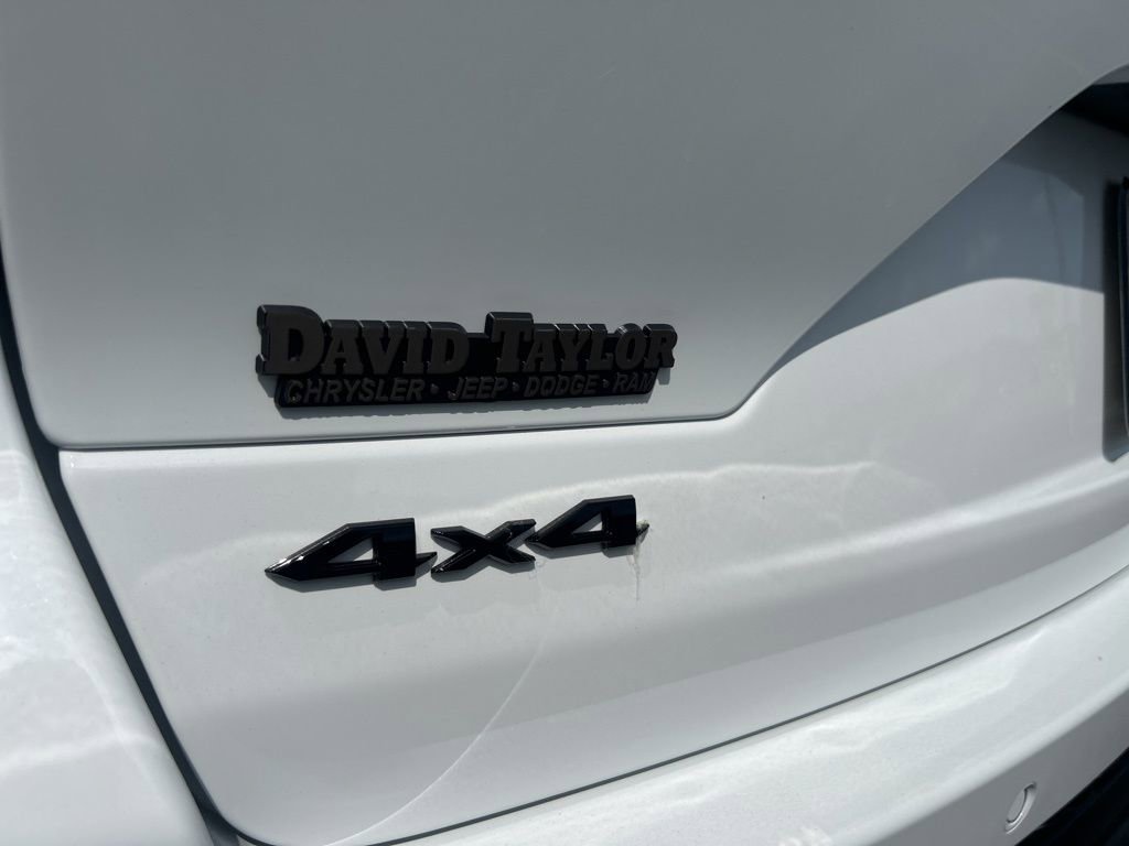 New 2025 Jeep Grand Cherokee Laredo image 18