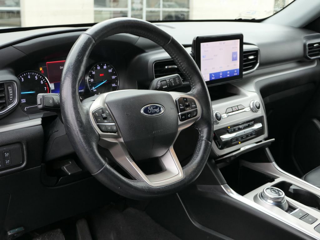 Used 2022 Ford Explorer XLT w/ Equipment Group 202A image 12