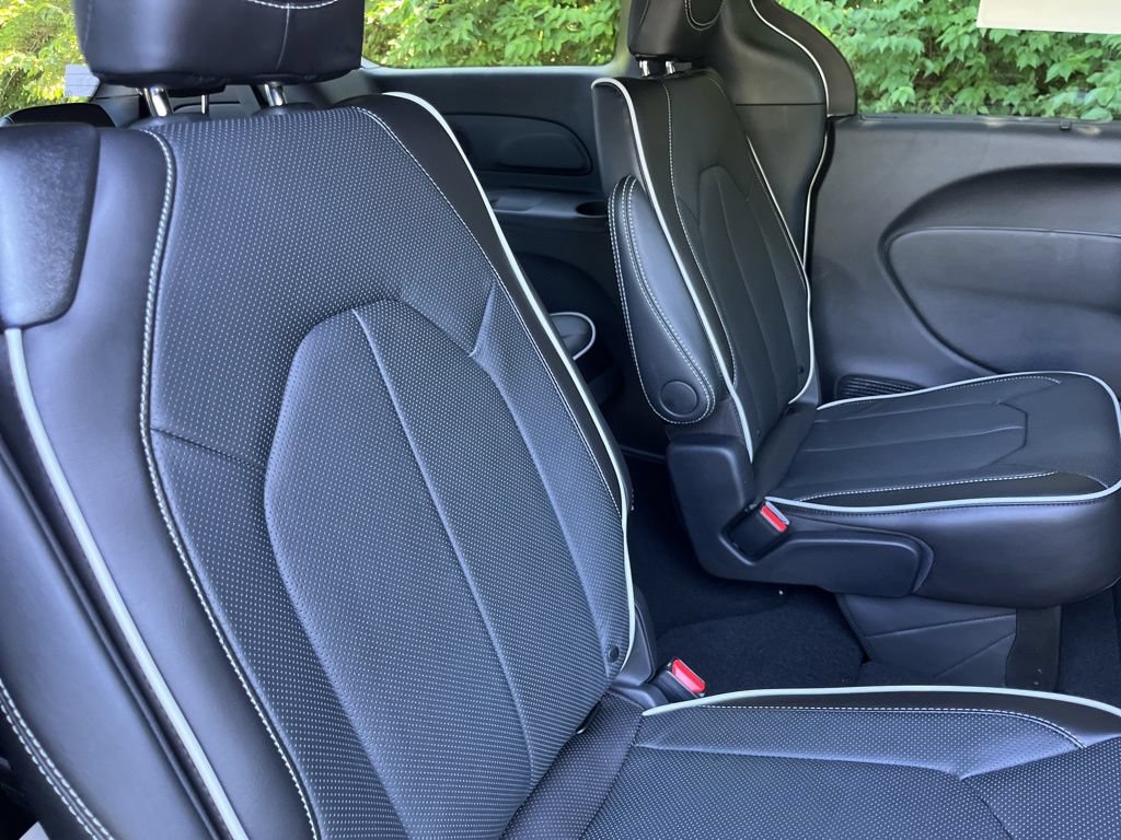 New 2027 Chrysler Pacifica Limited FWD image 44