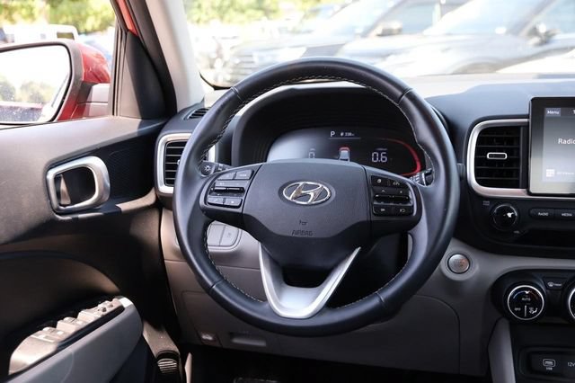 Used 2025 Hyundai Venue SEL FWD image 25