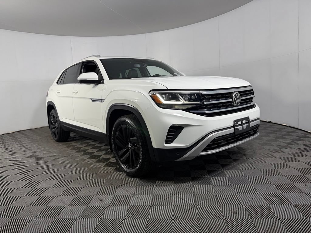 Used 2022 Volkswagen Atlas Cross Sport SE w/ Black Wheel Package FWD image 2