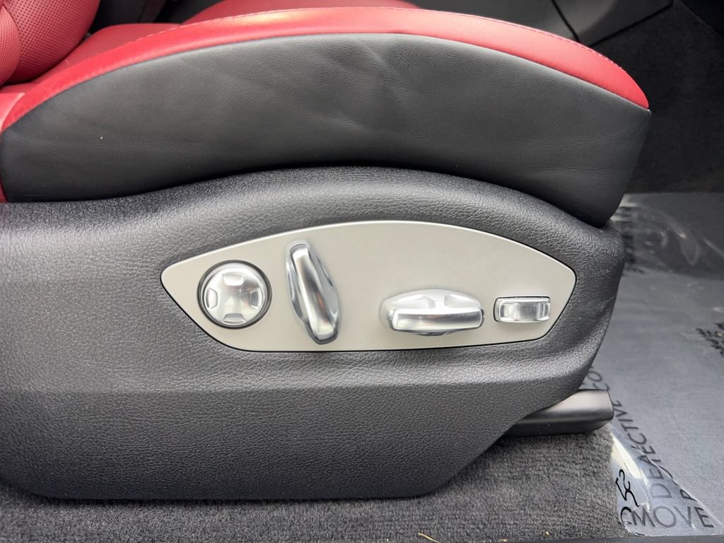 Used 2022 Porsche Macan AWD/4WD image 46