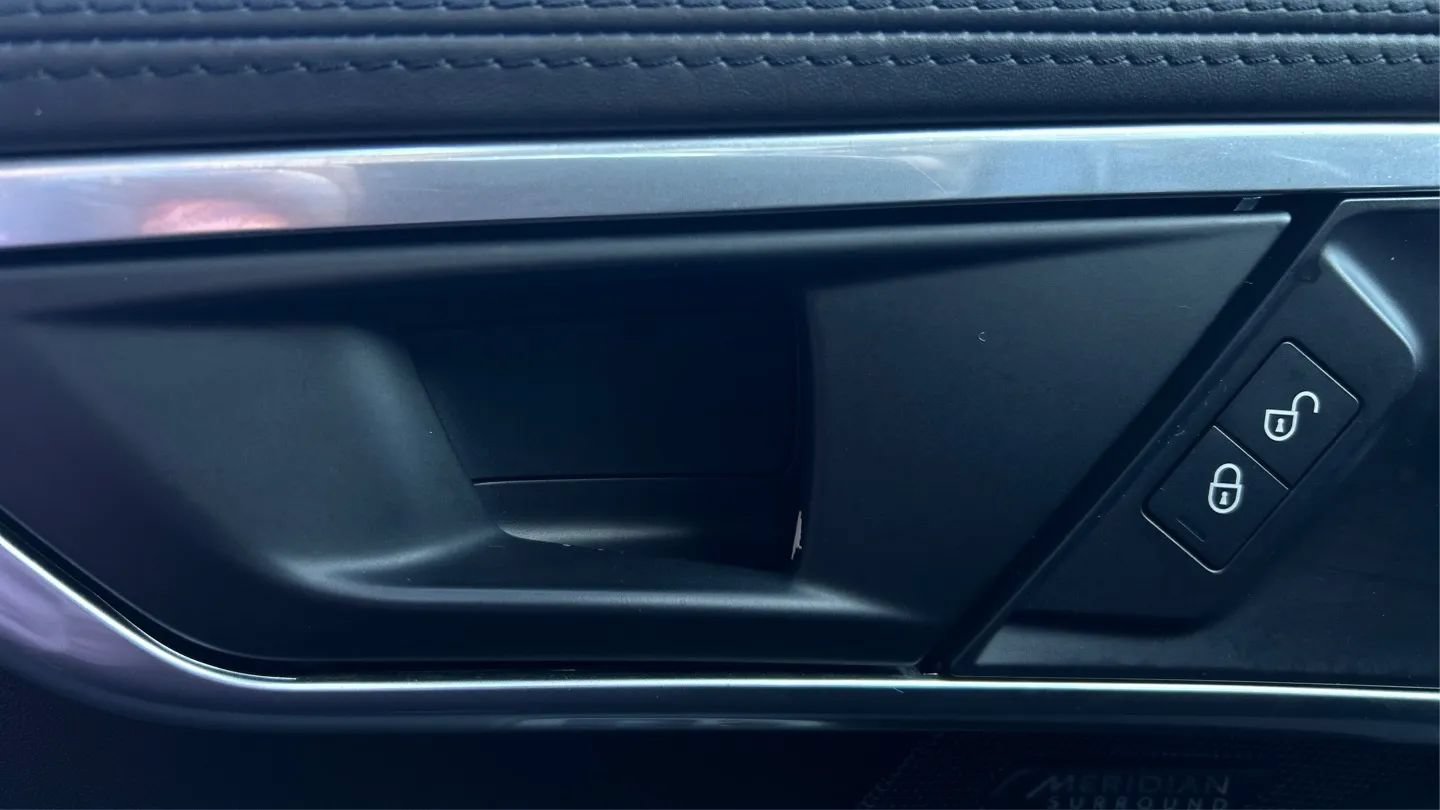 Used 2020 Jaguar F-TYPE Convertible RWD image 38